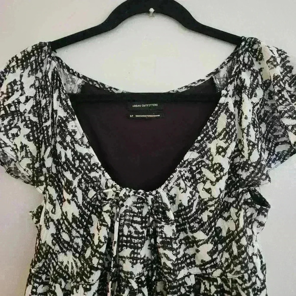 Urban Outfitters Beau Gingham Floral Mini Dress Adjustable Neckline Size Small - Picture 3 of 9